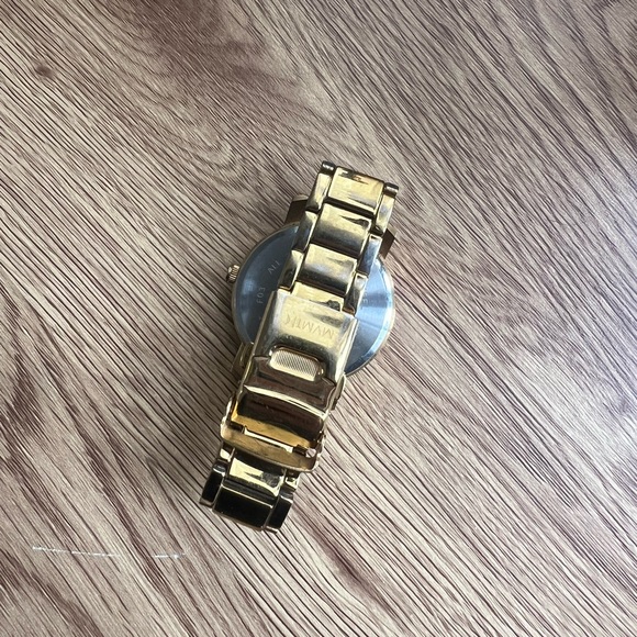 MVMT PEARL FACE CHUNKY GOLD WATCH - Picture 5 of 7